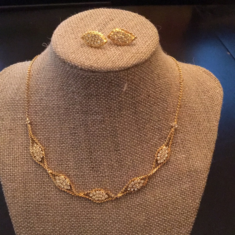 Lovely necklace and earrings set